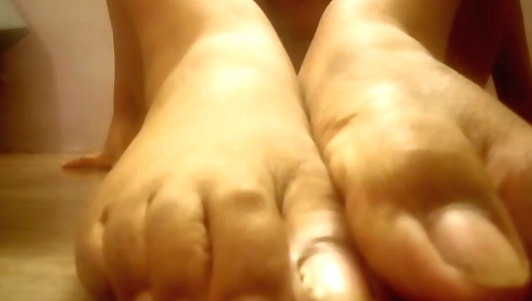 Female masturbates and fingers the stepsister-in-law