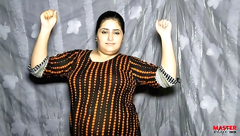 Indian slut dancing with her big ass in amateur solo video