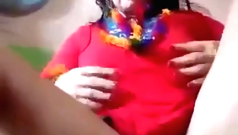 Busty brunette milf showing her sexy pussy in webcam