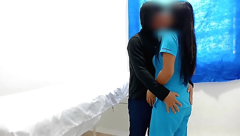 Horny amateur nurse seduces a patient to a happy ending
