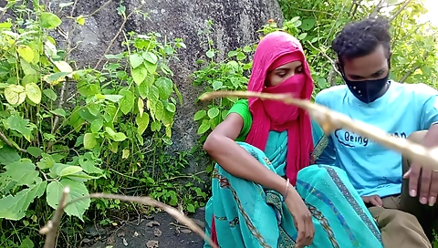 Bhabhi in forest village area - outdoor jangle sex