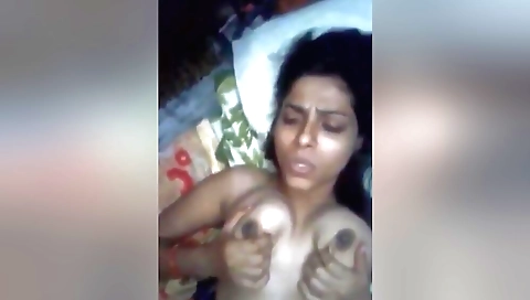 Indian babe with huge boobs fucks herself in the webcam vid