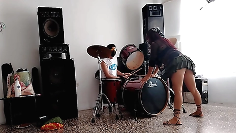 Indian solo dance video with a sexy ass and brazen dress