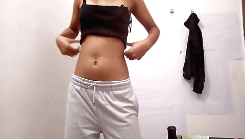 Indian teen plays with her hands in the camera and shows her ass