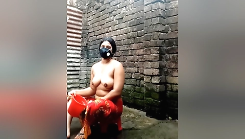 Indian stepsister with big boobs made her bath with a big dildo