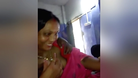 Brunette indian woman shows her huge boobs in this vid