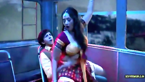 Indian and young bitches have sex in a sexy way on the bus