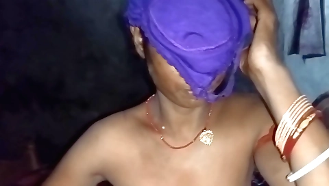 Indian amateur video with a small girl with a small face