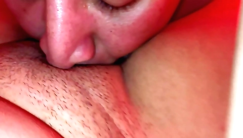 Indian slut takes it in her cunt after cleaning up