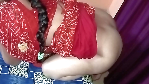 Indian babe gets her pussy rammed with her husband's spoon