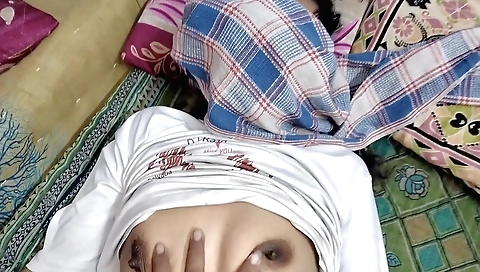 Amateur indian teen slut desi hot wife enjoys a hairy pussy