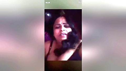 Big booty and hairy indian girl shows her body on cam