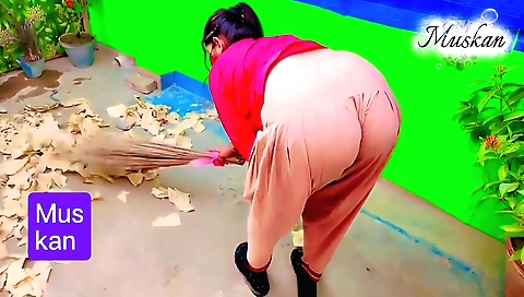 Indian girl has a sexy body in homemade solo video