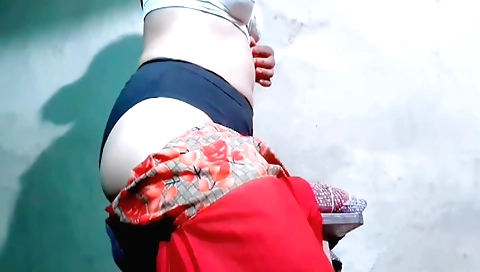 Sexy Indian hottie with big natural boobs shows off