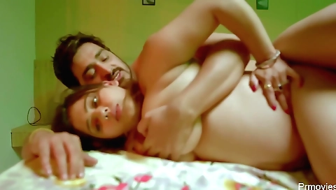 Indian chick is going to show off her tits in this homemade clip