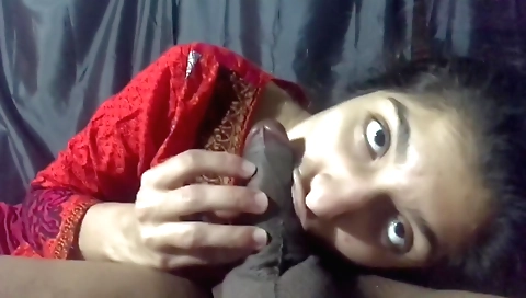 Amateur webcam video of a hot brunette with a great face