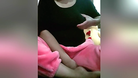Hot brunette chick sucking her fingers in webcam video