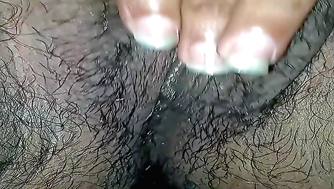 Indian babe is showing her hairy pussy on a solo video