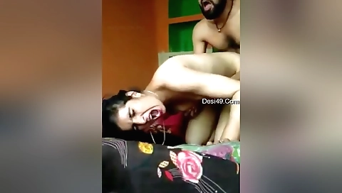 Indian brunette fucked in a hot way in amateur video