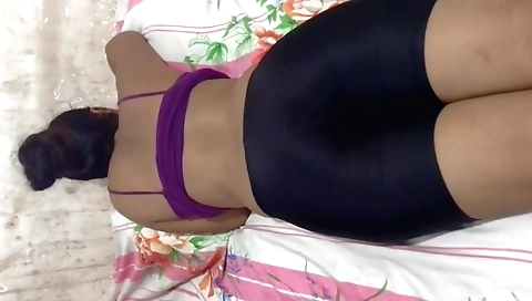 Indian slut with a hole gets it filled up with cum