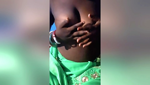 Indian amateur solo video with a big hole and a nice ass