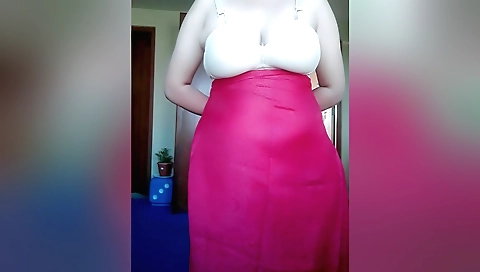 Indian chick is squirting after getting naked in solo video