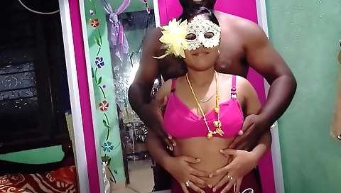 Indian amateur milf with natural curves and gorgeous smile