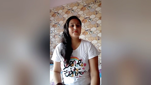 Romantic solo female puja bhabhi has a long and slender hair