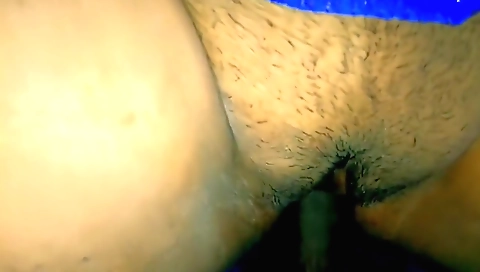 Auntie has hairy bush and a pussy is getting a handjob
