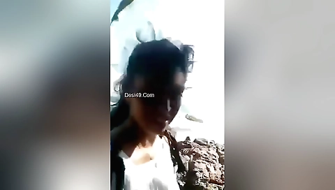 Amateur brunette outside sex video with a nice body