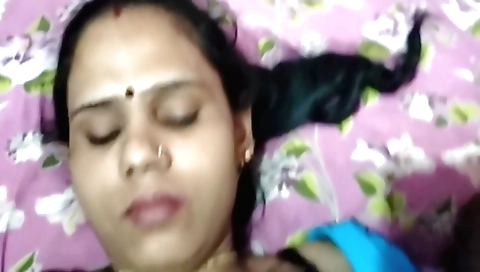 Indian babe with a hairy ass getting her ass penetrated