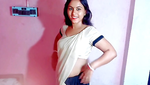 Indian slut 18+ fucks a dildo in her amateur porn scene