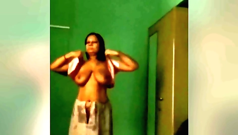 Stunning brunette makes her ass bounce in her tight pussy