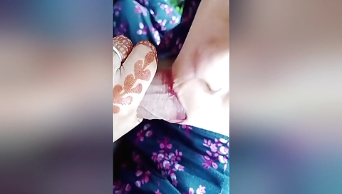 Indian amateur brunette suck her boyfriend's prick hard
