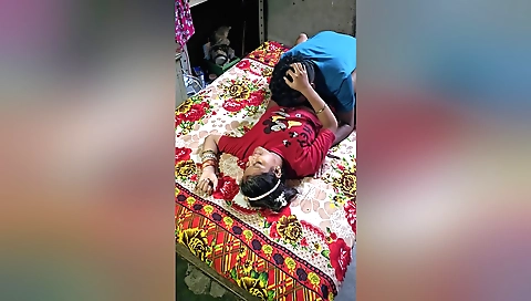 Brunette Indian girl getting creampie from a fellow