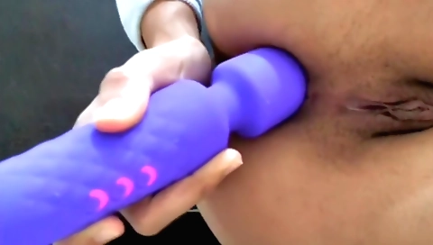 Indian woman gives me a nice blowjob in my bedroom