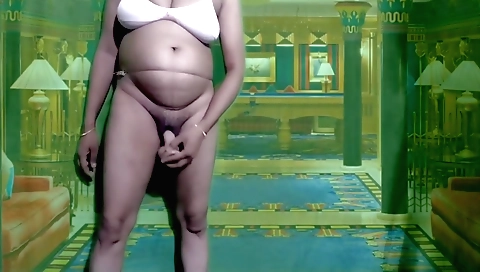 Sexy babe plays with her favorite dildo in a homemade video