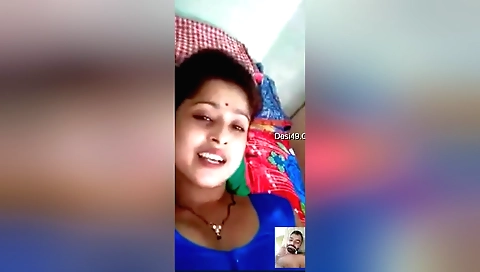 Indian webcam solo video shows a slutty girl masturbating