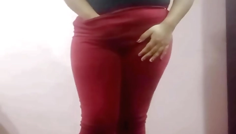 Indian teen has a nice ass getting herself to orgasm on a camera