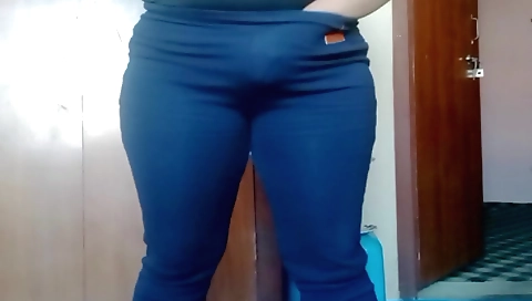Indian chick in a sexy body spreads her legs for a blowjob