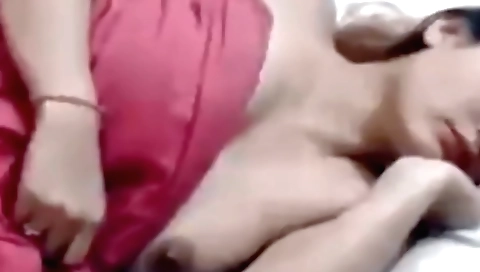 Indian brunette makes her pussy wet in a solo video